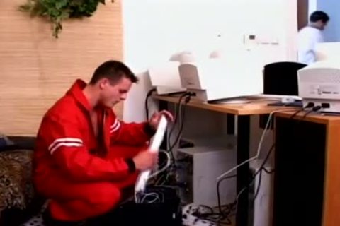 Male To Male oral sex In The Shower