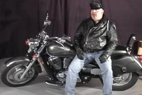 big daddy sucks The shlong nicely And poked In Bike