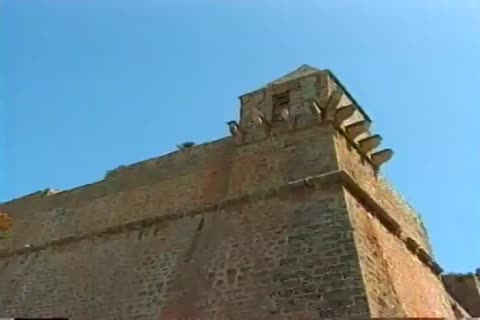 Two White dudes pound arse On Tthis chab couch