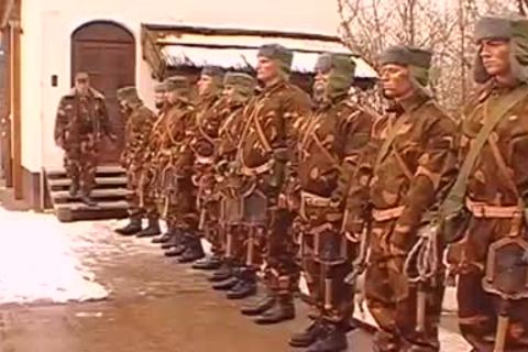 Solderiers get Down And ribald In Tthis guy Snow