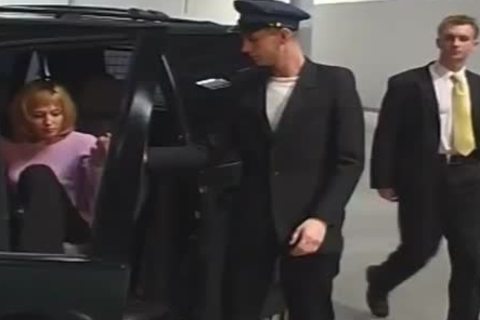 lewd Limo Driver Goes Beyond tthellos guy Call of Duty