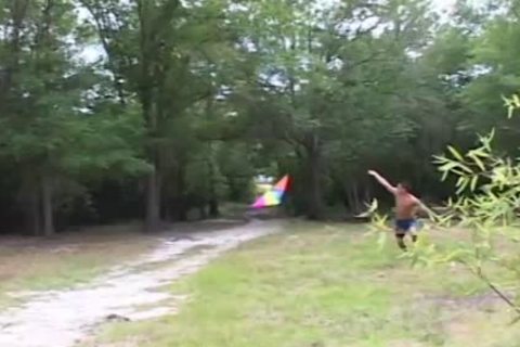 Afternoon of Flying Kites Turns into yummy twink 3some!