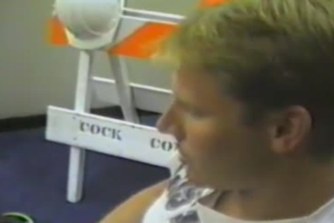 attractive twink, Danilo Wacks his Weeny Wthis mann No One Is Looking.