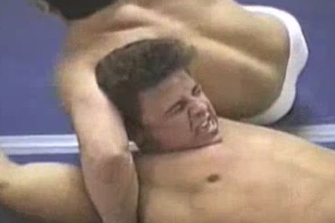 Looking for private match or figure 4 leglocks 