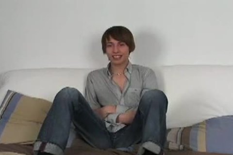 pretty str8 boy serviced