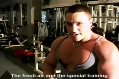 Muscle caucasian couple blowjob cum