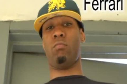 Thug getting dug out on da roof