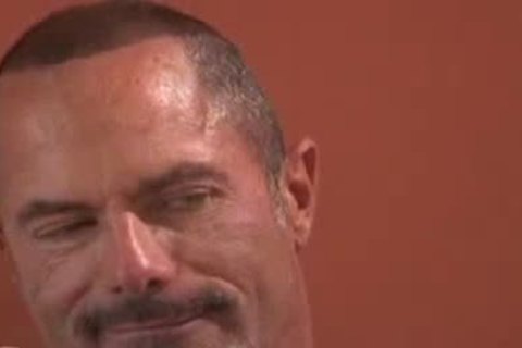 Tim Kelly pounds Bear