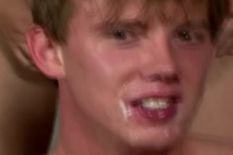 twink gets Bukkake Sprayed