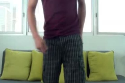 Insecure Bottom At A homosexualcasting