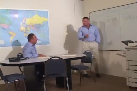 Jefe Y Empleado Montandoselo En La Oficina  homosexual porn homosexuals homosexual cumstastys drink guy hunk