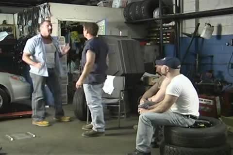 Super orgia de mecanicos en el garage