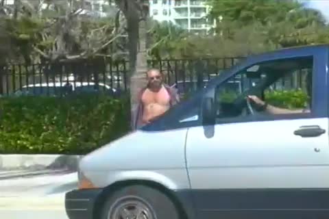 Al calvo le gusta que le peten duro el culo