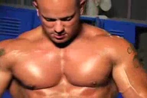 Muscle Lockerroom Flex