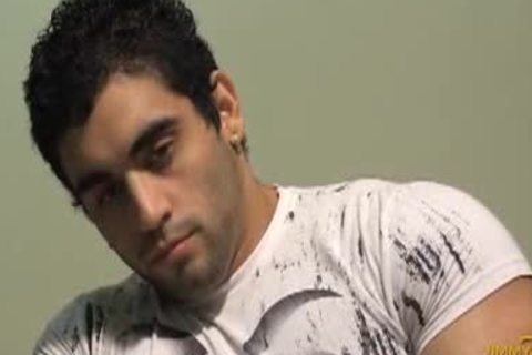 Muscled bisexual plowed by big dick guy