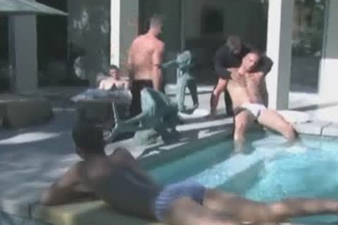 Muscle really enjoys group sex