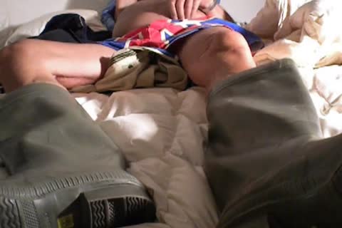 Nlboots - On couch In Boots