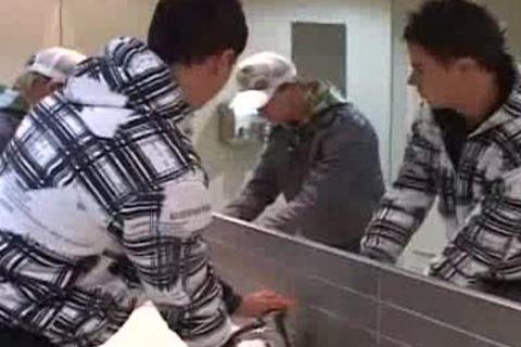 twinks Play In bath And Have Sex