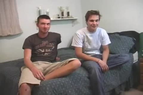 beautiful dudes kissing And sucking