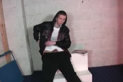 2 nakedback Tw-nks In A Bacock juicet