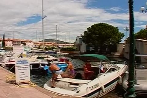 Three chaps Is Masturbating And sucking The rod