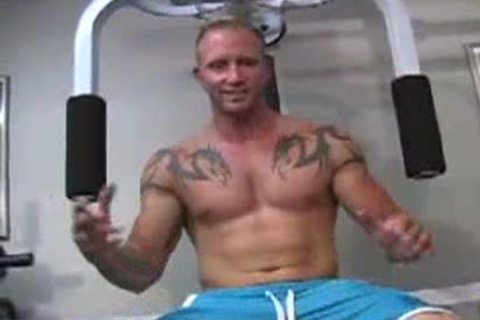 Muscle jock sucking cock sex tape