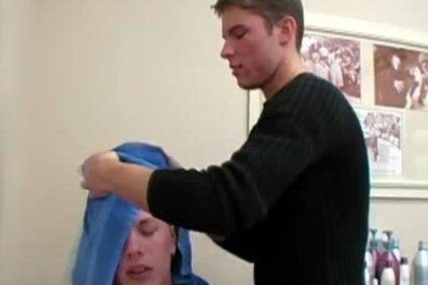 sleazy Hairdresser receives blown