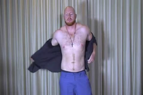 Stocky Red head With A kinky weenie