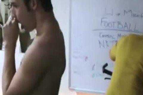 Michigan mans Know How To Party (HD)