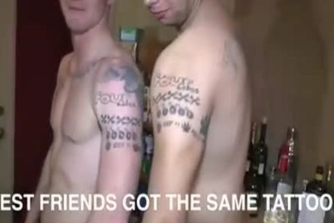 Inked gay receives wanking