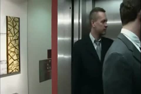 trio Apelo En El Ascensor