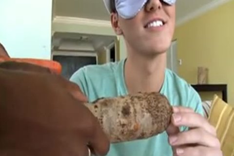 Izzy In White boy sucks Tthis chab dark knob