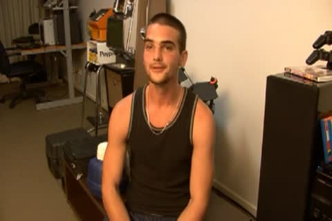 Aussie chick receives Serviced