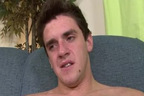 Straight guy Is 6'4'' With 9'' jock.