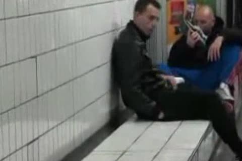 Suce Dans Le Metro
