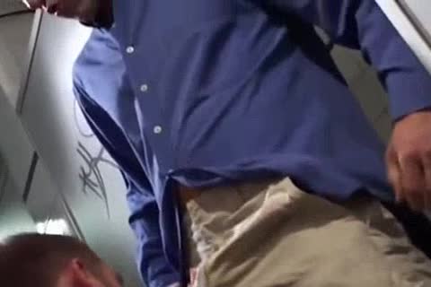 3 Way In Tthellos guy bathroom