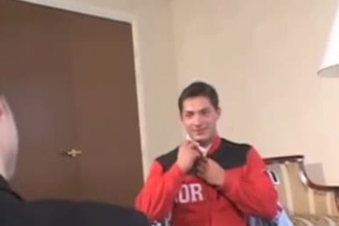 Bodybuilder Puts On A private Show