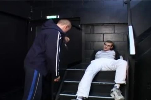 nude BOTTOMS UP IN LONDON 2 - Scene 5