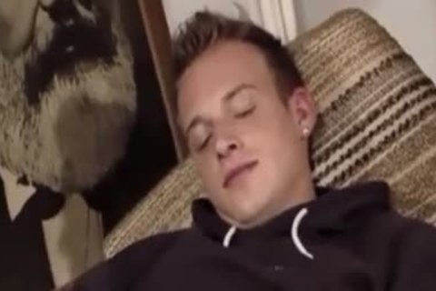 Deux Petits Pa-holeifs Se Font Défoncer