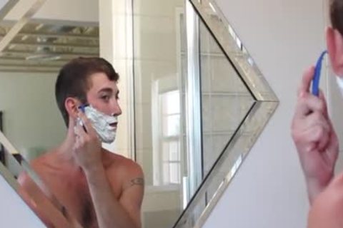manRoyale boy get boneed In his youngly Shave