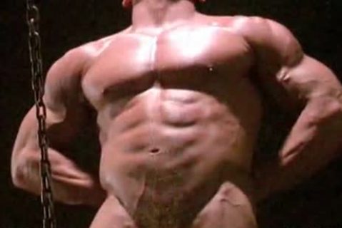 Muscle guy Charlie Kulp Pulls hellos Chain