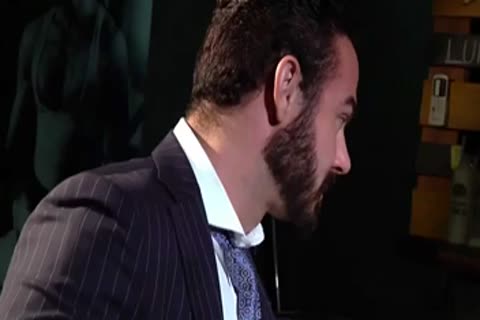 webcamarero Folla A Ejecutivo En Su Bar