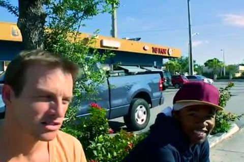 Thug wait For Tthellos chab Bus Takes A Detravel