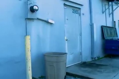 Thug wait For Tthellos chab Bus Takes A Detravel