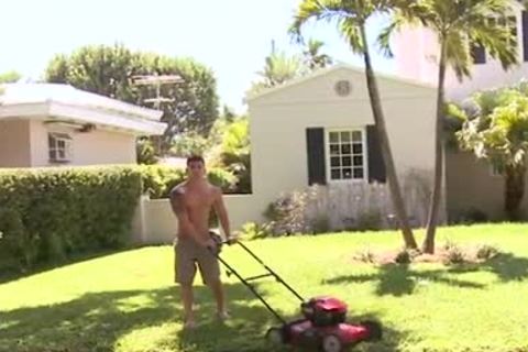 fine Muscle Hunk receives his penis sucked & driled