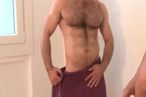 Barbudo Follando Por Musculoso