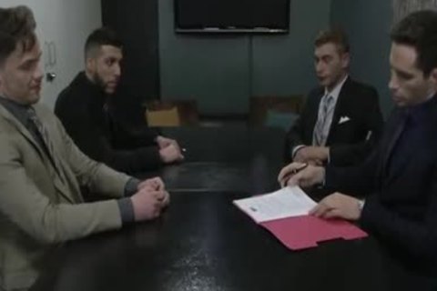 Ejecutivos Cojen En La Oficina