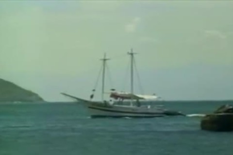 THREEWAY dong sucking ON The OPEN SEA