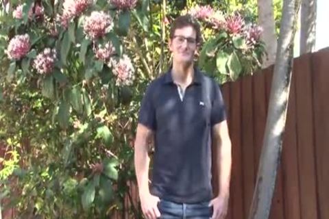 OUTDOOR MASTURBATION WITH A NERDY HUNK