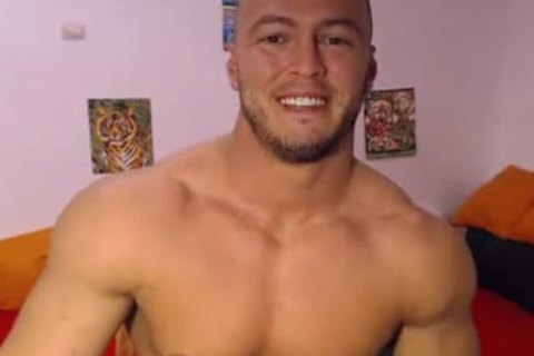 wild Romanian Model From Webchat Caught In Free Show